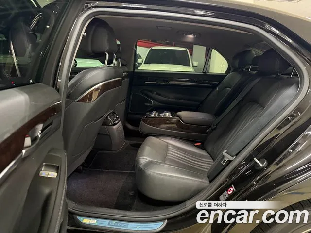 Genesis G90 2018 thumb 7