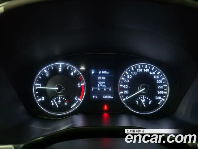 Hyundai Santa Fe 2019 thumb 10