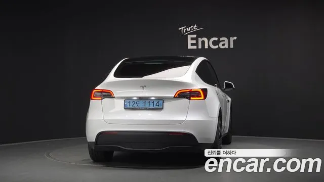 Tesla Model Y 2023 thumb 4