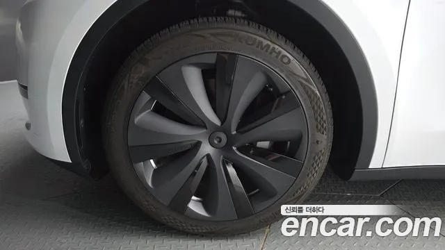 Tesla Model Y 2023 thumb 5