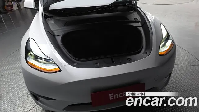 Tesla Model Y 2023 thumb 6