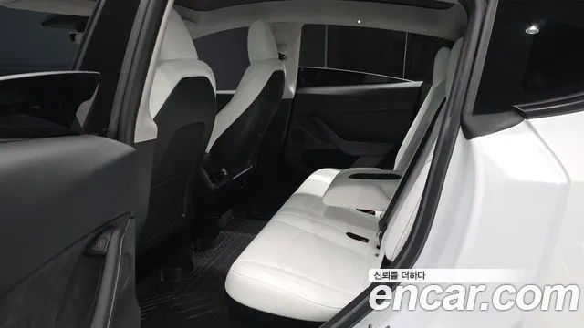 Tesla Model Y 2023 thumb 11