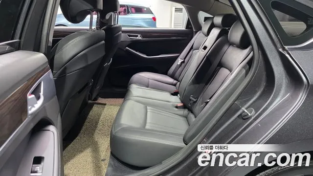 Genesis G80 2019 thumb 11