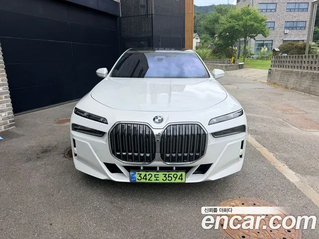 BMW 7 серии 2026 thumb 7