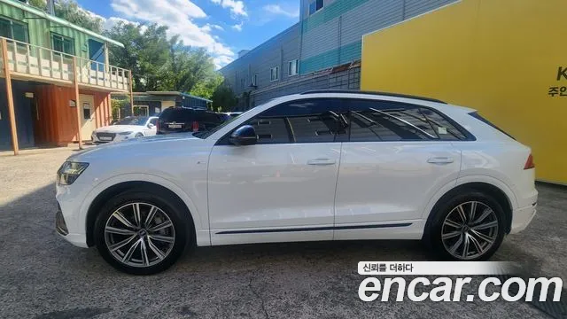 Audi Q8 2021 thumb 3