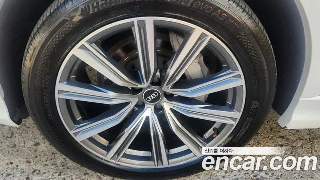 Audi Q8 2021 thumb 5