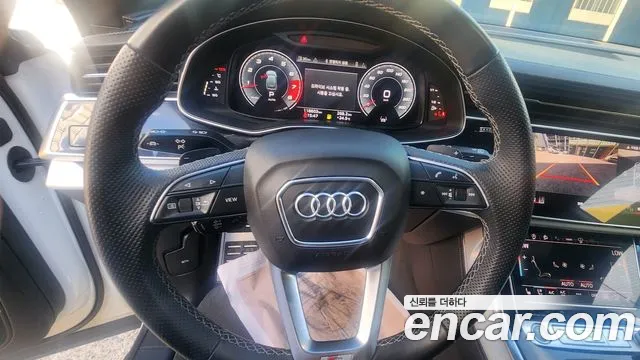 Audi Q8 2021 thumb 6