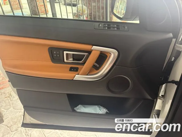 Land Rover Discovery Sport 2017 thumb 10