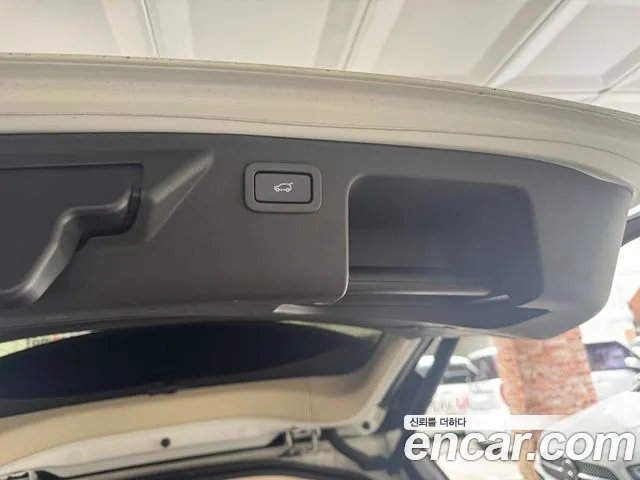 Land Rover Discovery Sport 2017 thumb 12