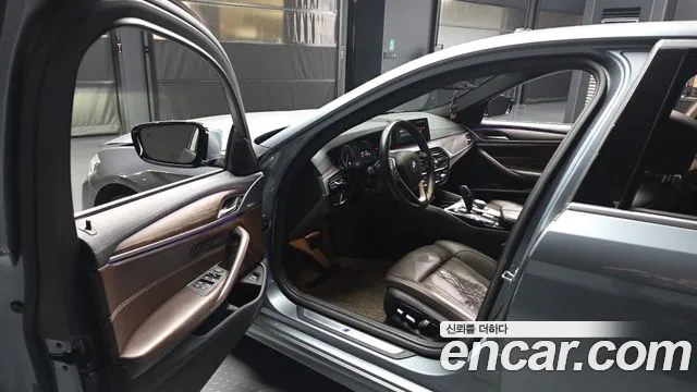 BMW 5 серии 2017 thumb 10