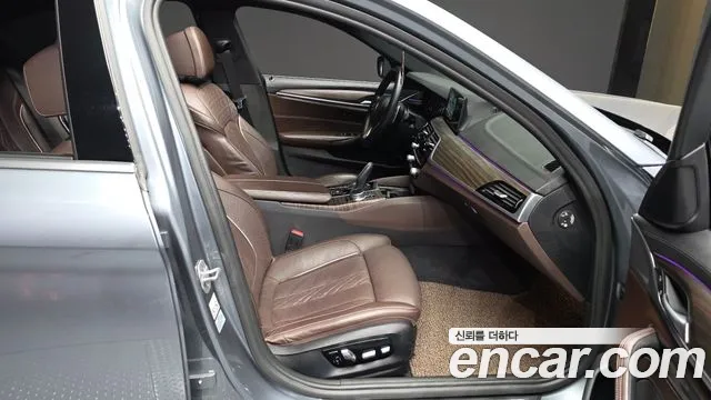 BMW 5 серии 2017 thumb 11