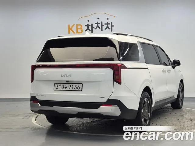Kia Carnival 2024 thumb 2