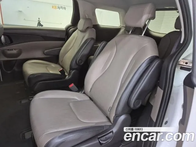 Kia Carnival 2024 thumb 5