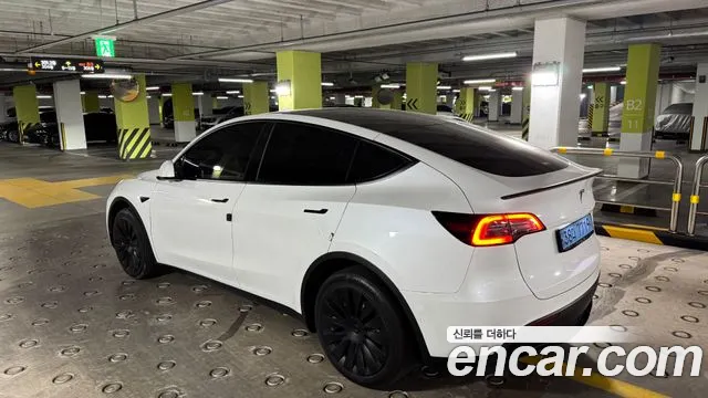 Tesla Model Y 2022 thumb 3