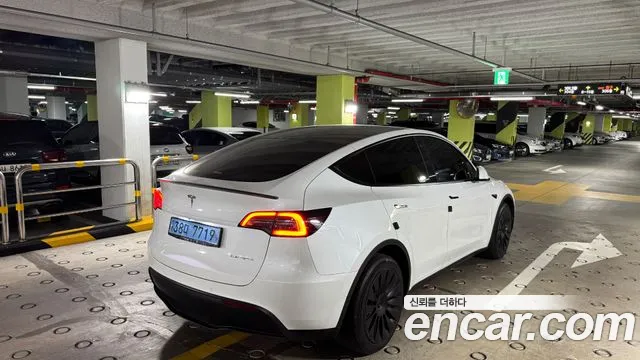 Tesla Model Y 2022 thumb 5