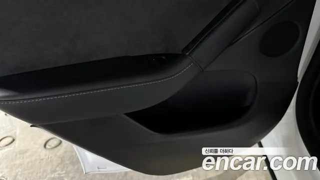 Tesla Model Y 2022 thumb 11