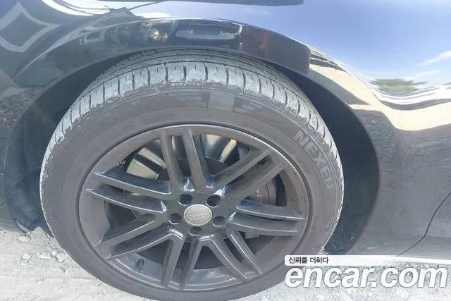 Audi A8 2014 thumb 2