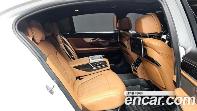 BMW 7 серии 2019 thumb 12