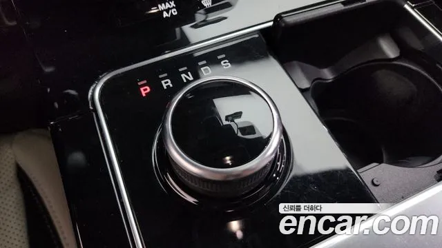 Land Rover Range Rover Velar 2019 thumb 9
