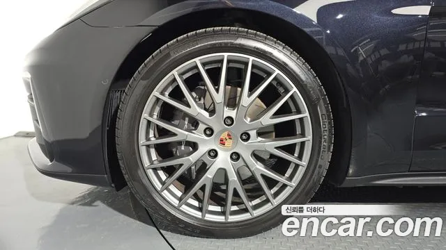 Porsche Panamera 2025 thumb 5