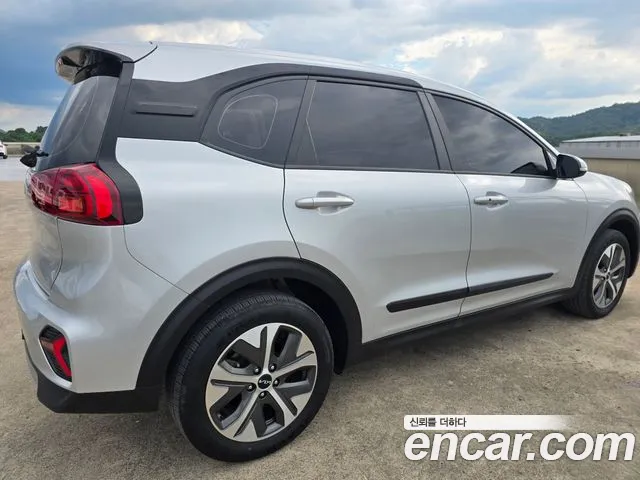 Kia Niro 2023 thumb 2