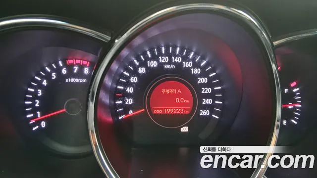Kia K5 2010 thumb 9