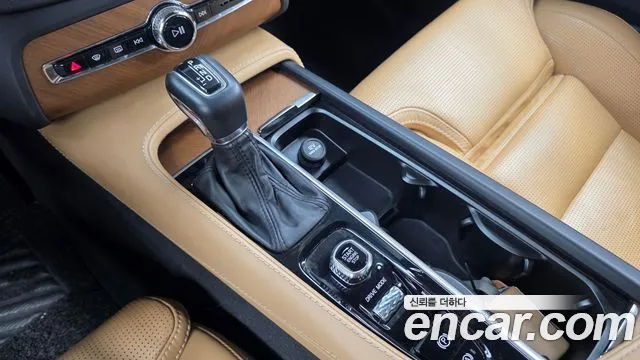 Volvo XC90 2019 thumb 9