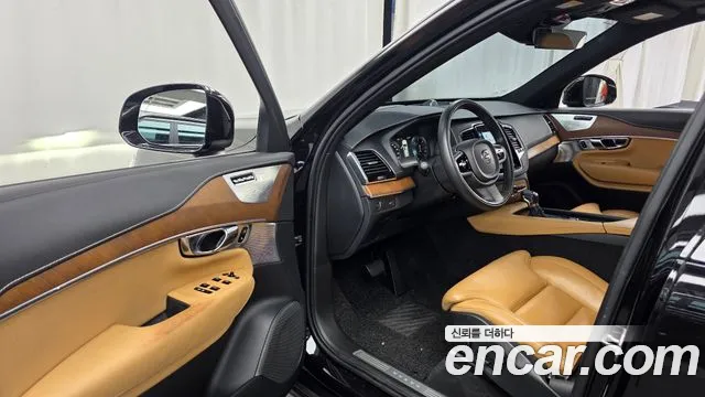 Volvo XC90 2019 thumb 10