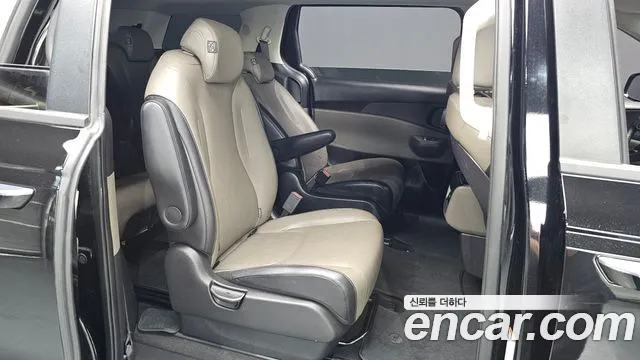 Kia Carnival 2024 thumb 11
