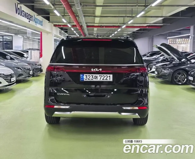 Kia Carnival 2023 thumb 3