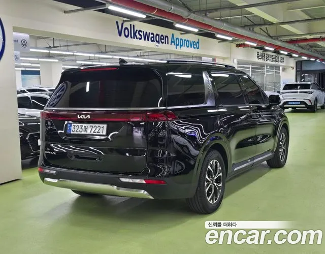 Kia Carnival 2023 thumb 4