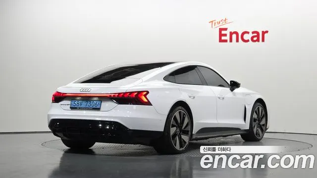 Audi e-tron GT 2022 thumb 2
