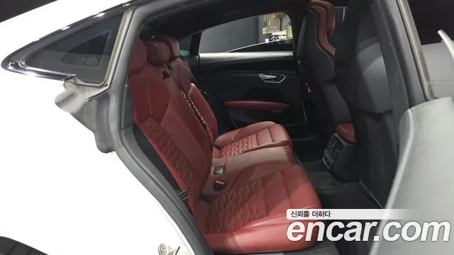Audi e-tron GT 2022 thumb 12