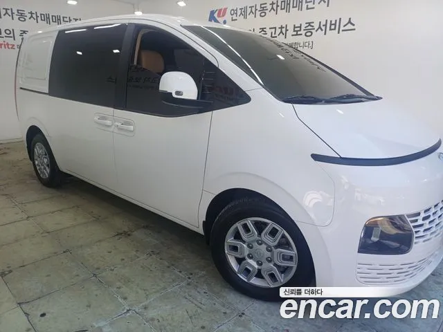 Hyundai Staria 2022 thumb 2