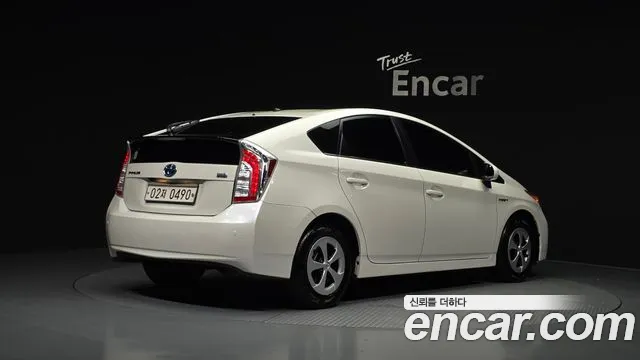 Toyota Prius 2015 thumb 2