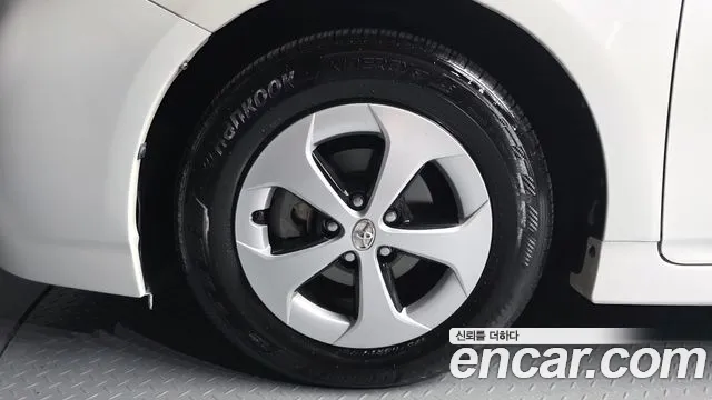 Toyota Prius 2015 thumb 5