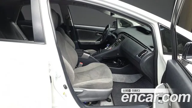 Toyota Prius 2015 thumb 11