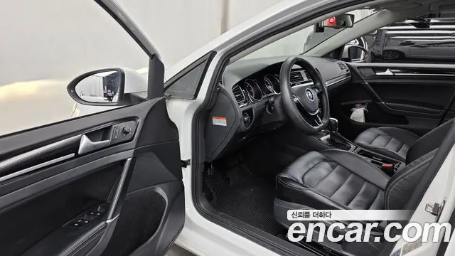 Volkswagen Golf Sportsvan 2015 thumb 10
