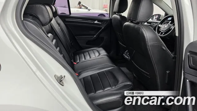 Volkswagen Golf Sportsvan 2015 thumb 11