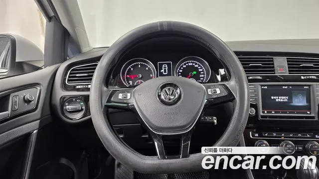 Volkswagen Golf Sportsvan 2015 thumb 12