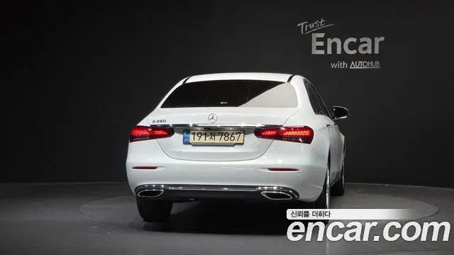 Mercedes-Benz E-Класс 2023 thumb 4