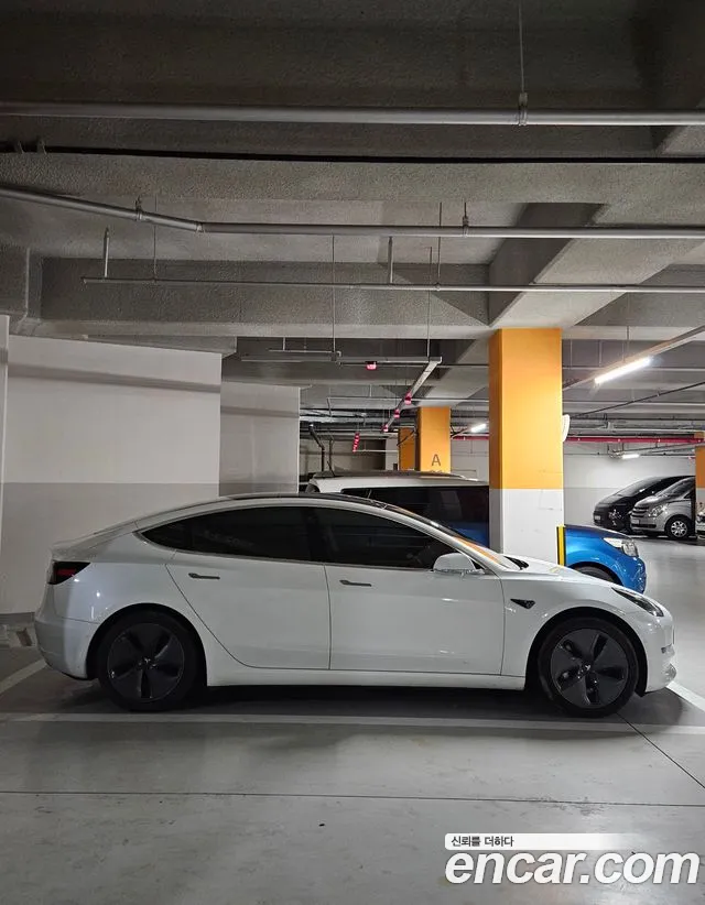 Tesla Model 3 2020 thumb 3