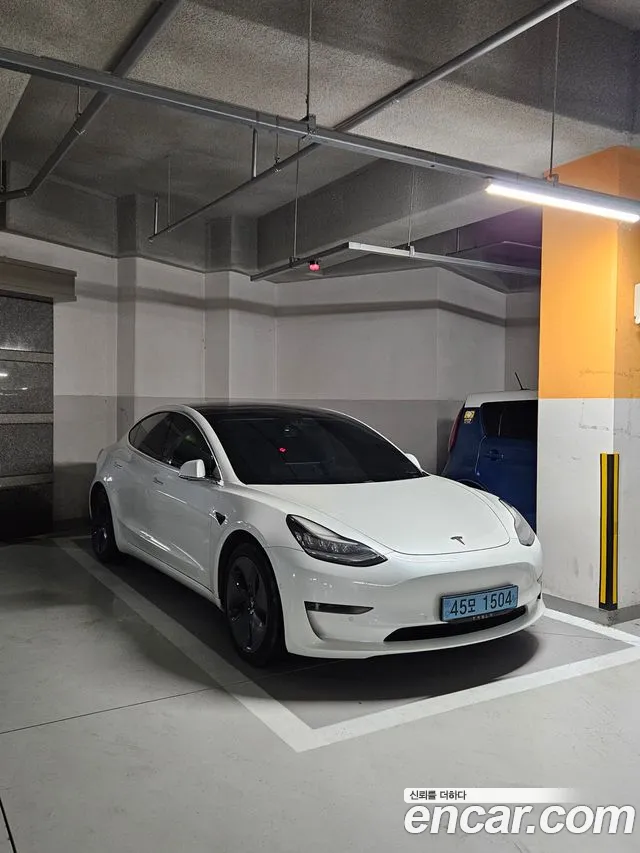 Tesla Model 3 2020 thumb 4