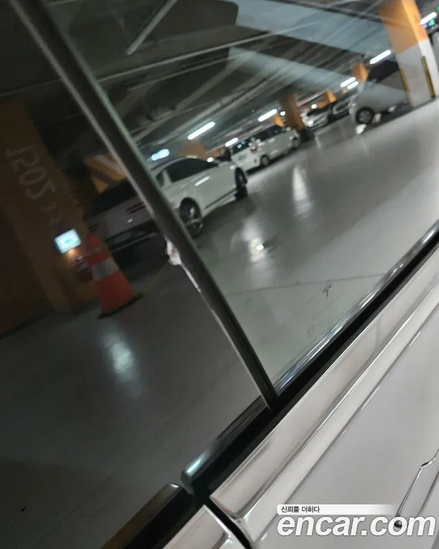 Tesla Model 3 2020 thumb 6