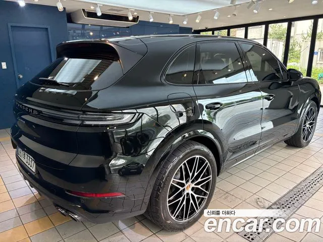 Porsche Cayenne 2025 thumb 7