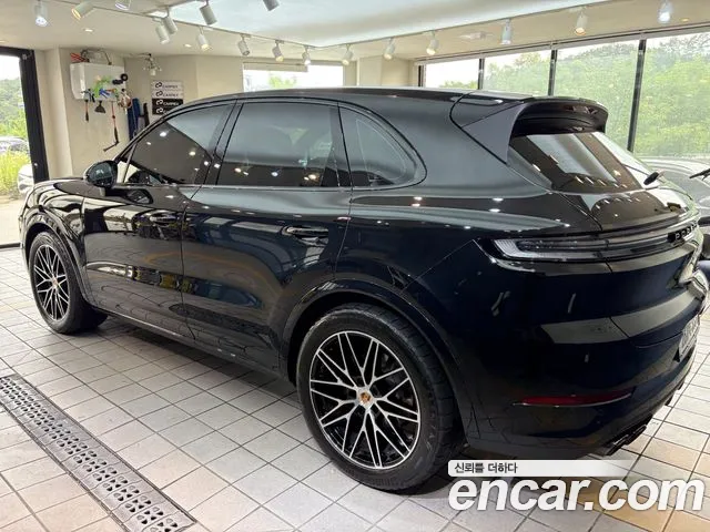 Porsche Cayenne 2025 thumb 8