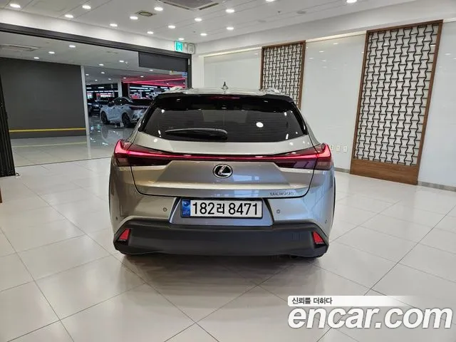 Lexus UX 2025 thumb 4