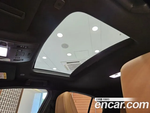 Lexus UX 2025 thumb 7