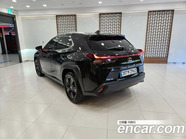 Lexus UX 2026 thumb 2