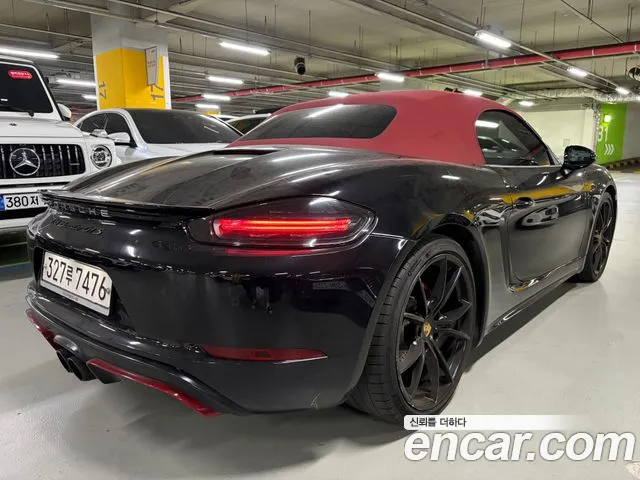 Porsche Cayman 2018 thumb 2
